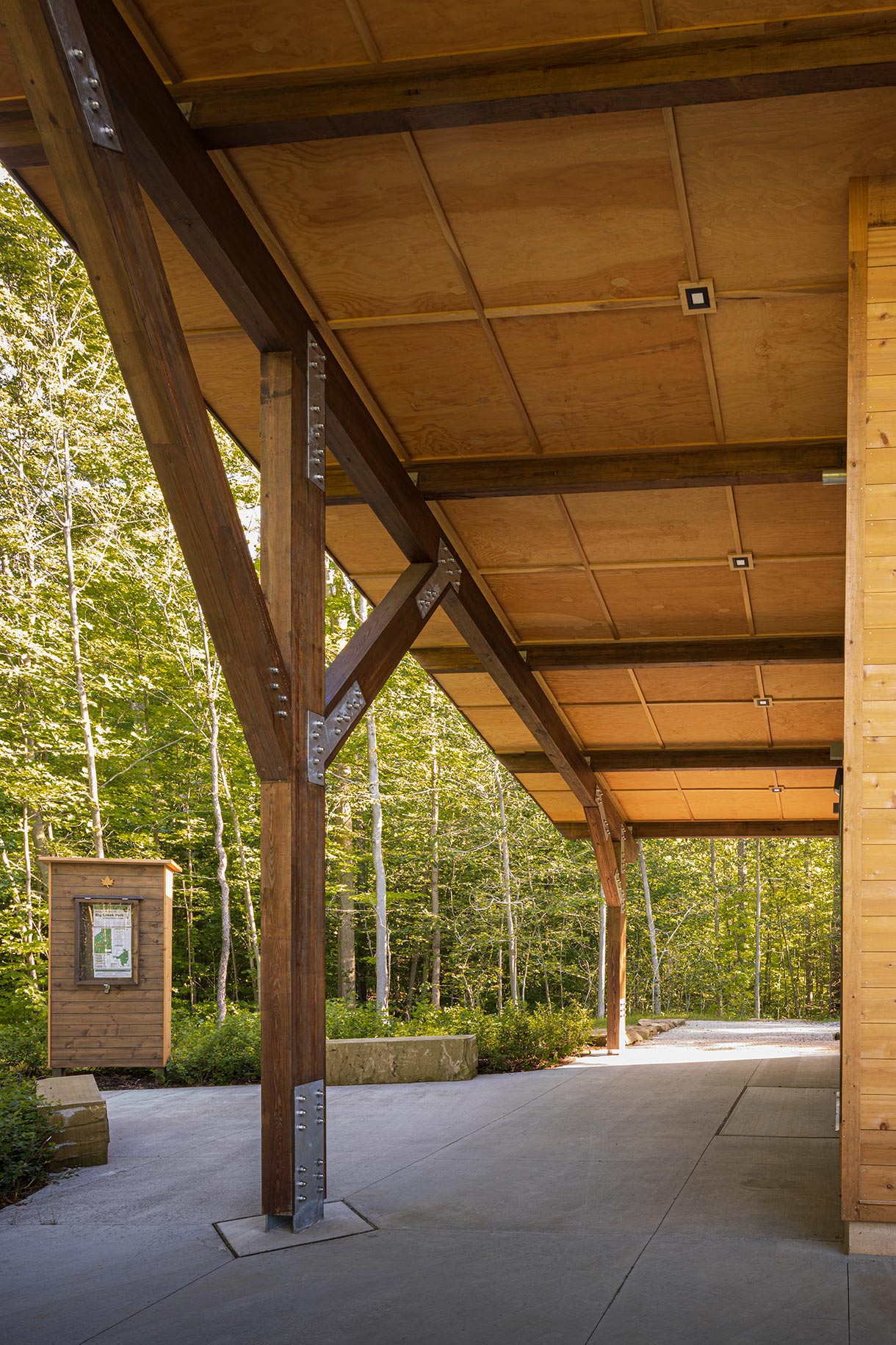 deep-woods-lodge-structural-detail