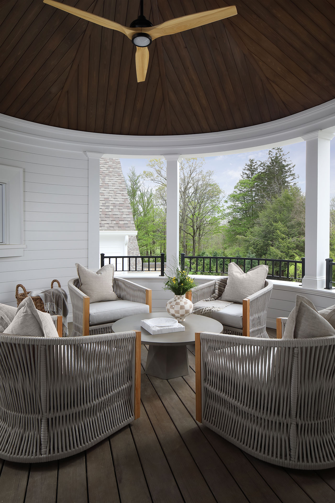 hunting-falley-retreat-balcony