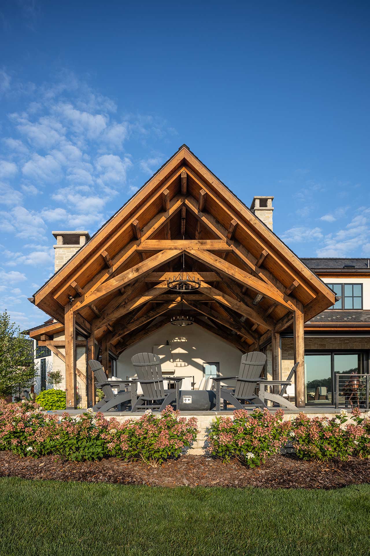 monarch-field-covered-patio_L6A7405