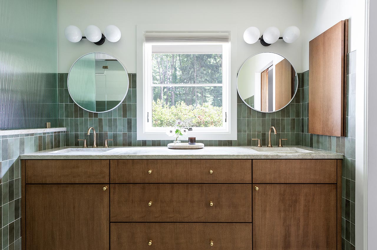 akron-legacy-150823-master-bath-vanity